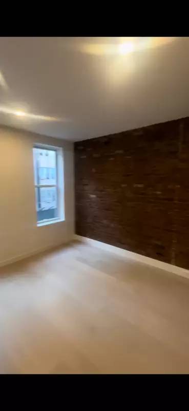 Main picture of 229 E 21st St
