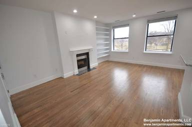 Main picture of 140 Boylston St