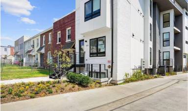 Main picture of 765 18th St NE