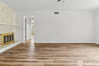 Main picture of 4426 E 68th St
