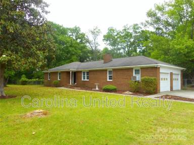 Main picture of 733 Catawba Cir N