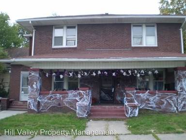 Main picture of 653 Oak St