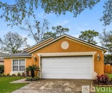 Main picture of 748 Carriage Hill Dr
