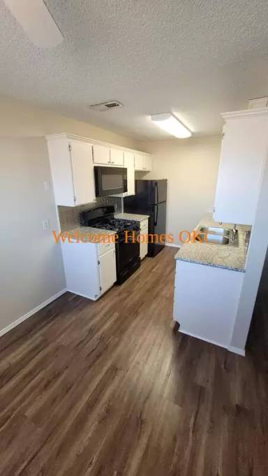Main picture of 16180 NE 23rd St