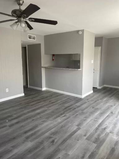 Main picture of 10120 Irvington Blvd