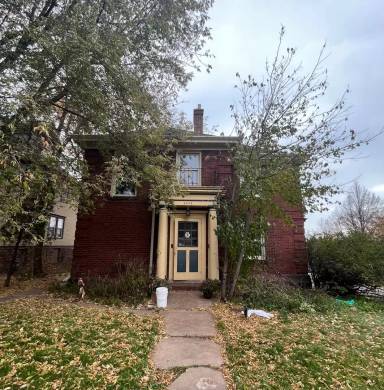 Main picture of 2002 E 1st St
