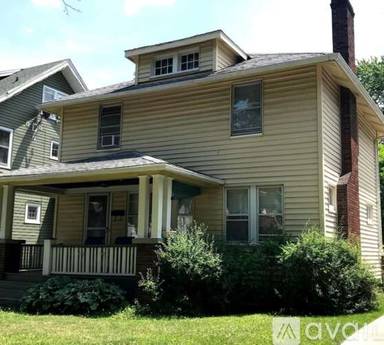 Main picture of 121 Winbourne Rd