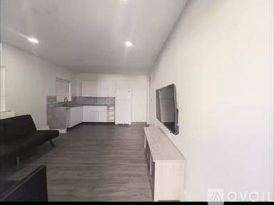 Main picture of 635 SW 16th Ave