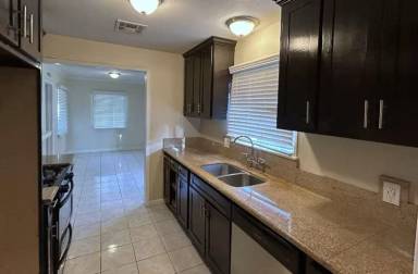 Main picture of 8017 Lurline Ave