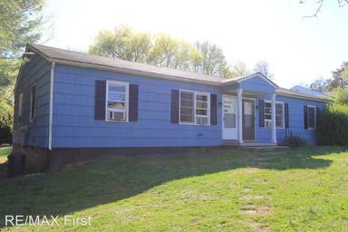 Main picture of 325 S Magnolia St