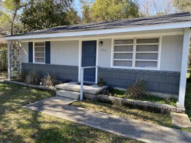 Main picture of 754 Lundys Ln