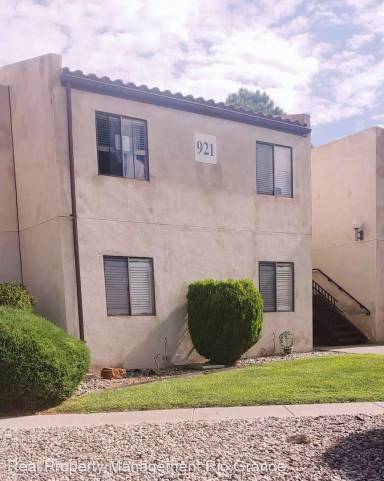 Main picture of 921 Country Club Dr SE