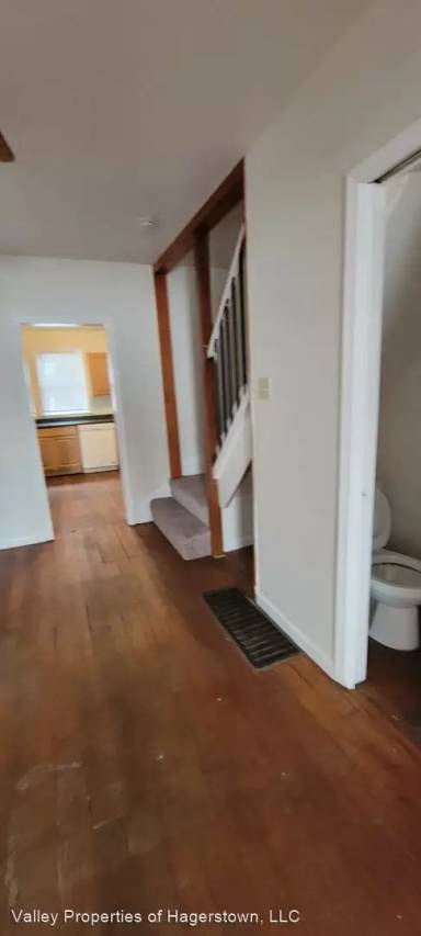 Main picture of 312 N Locust St