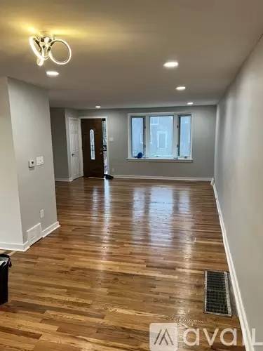 Main picture of 8123 Fayette St