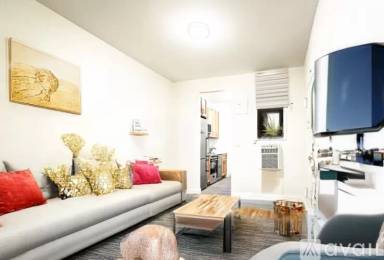 Main picture of 201 E 84th St