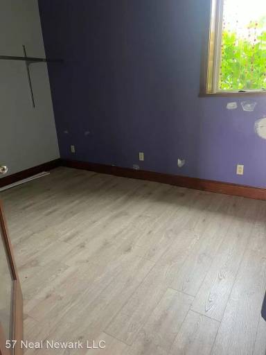 Main picture of 17 E 9th St