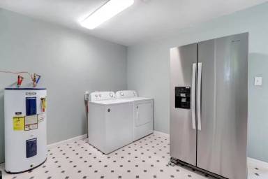 Main picture of 2435 E 39th St