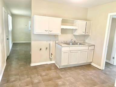 Main picture of 5726 Matthews St