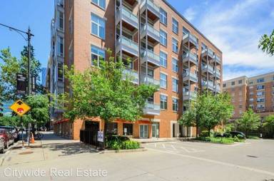 Main picture of 939 W Madison St