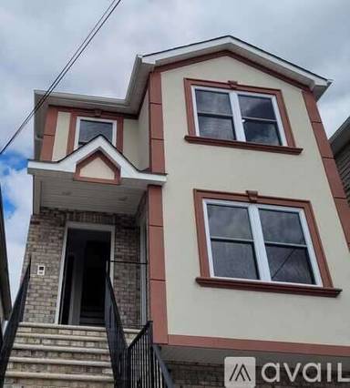 Main picture of 227 S 2nd St