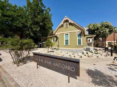 Main picture of 411 W San Antonio St