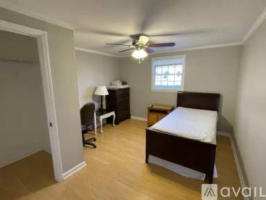 Main picture of 1715 W Market St