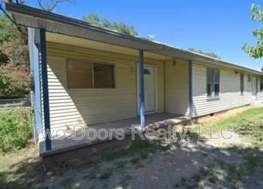 Main picture of 1704 N Saint Luke Ave