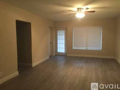 Main picture of 2255 NE 51st St