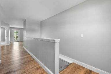 Main picture of 424 E Deerwood Dr