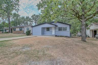 Main picture of 93 Somerset Dr