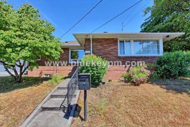 Main picture of 1102 NW 41st St