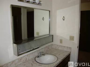 Main picture of 889 S Artistic Cir