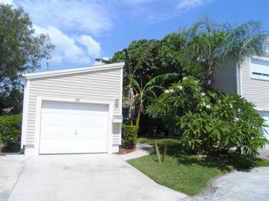 Main picture of 82 Emerald Ct