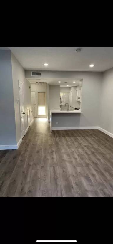 Main picture of 9910 Royal Ln
