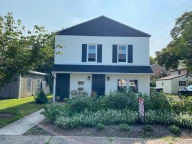 Main picture of 132 Cottage St
