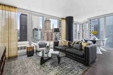 Main picture of 125 N Dearborn St