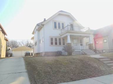 Main picture of 5925 W Wells St
