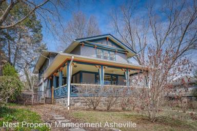 Main picture of 131 W Chestnut St