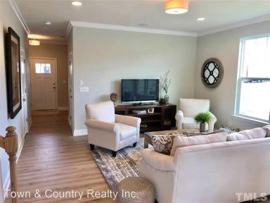 Main picture of 1303-64 Scholar Dr