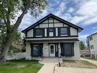 Main picture of 2002 8th Ave