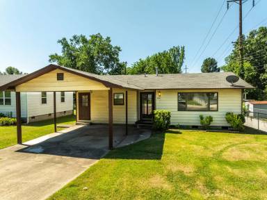 Main picture of 2816 Memphis St