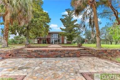Main picture of 9238 Long Lake Ave