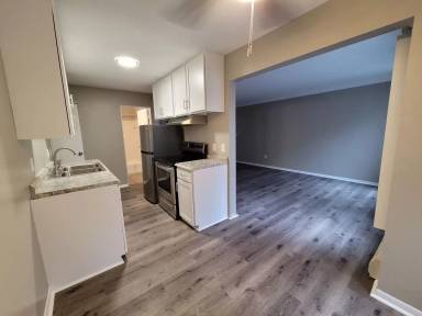Main picture of 1365 Eustis St