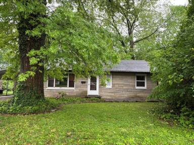 Main picture of 2620 E 5th St