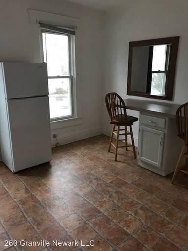 Main picture of 260 Granville St