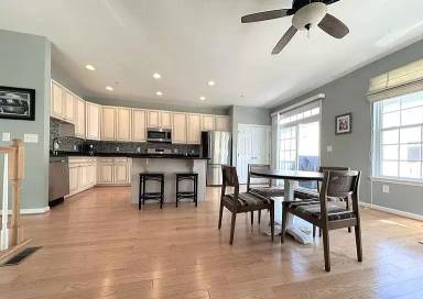 Main picture of 1901 Blue Heron Dr