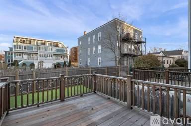 Main picture of 200 Banks St