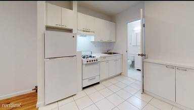 Main picture of 224 E 81st St