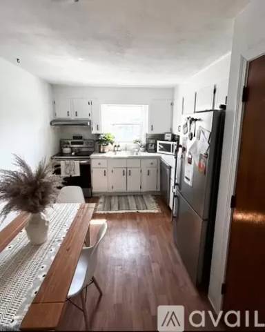 Main picture of 159 Center St