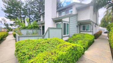 Main picture of 1949 E Yale St